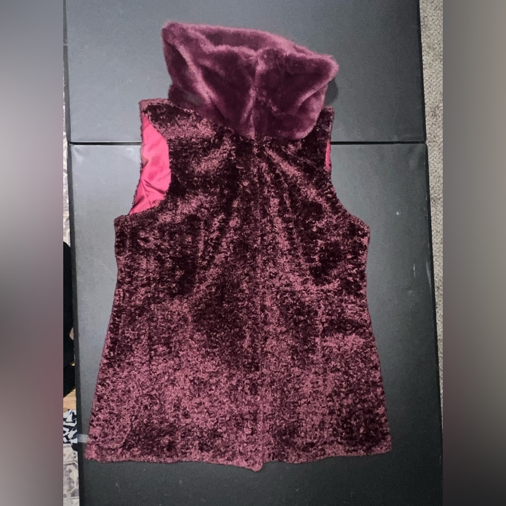 WHBM Textured Faux-Fur Vest Burgundy Cabernet Large quiet luxury elegant - Picture 14 of 14